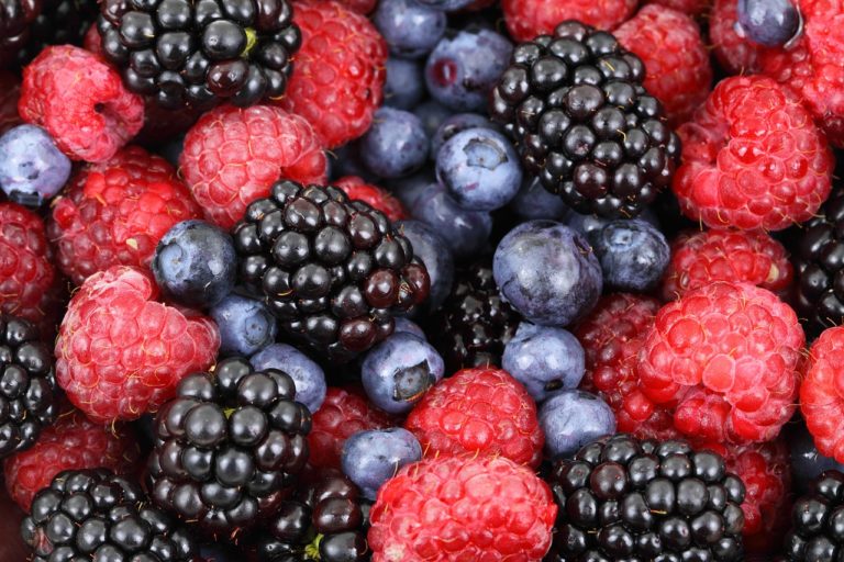 Berries: the best fruit for IBS